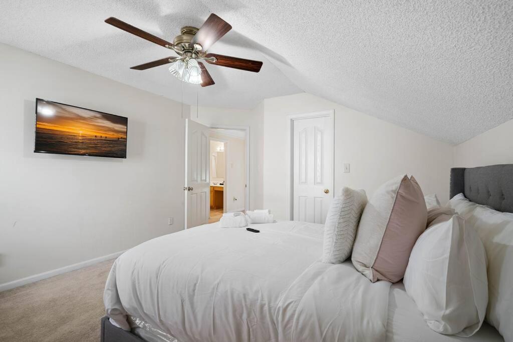 Cozy 4B 2 5B University Home King Beds Jacuzzi Charlotte Exteriör bild