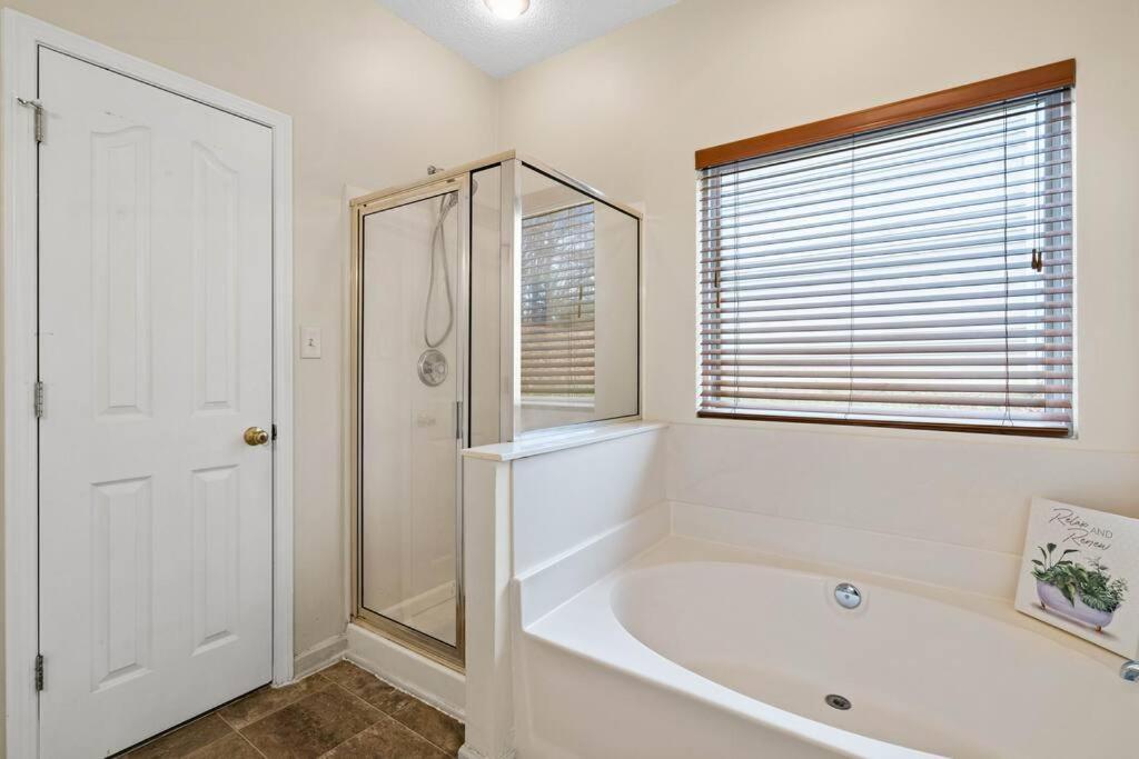 Cozy 4B 2 5B University Home King Beds Jacuzzi Charlotte Exteriör bild